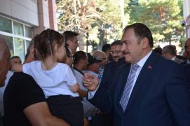 AK Parti’li Eroğlu, Şuhut’ta vatandaşlarla bayramlaştı